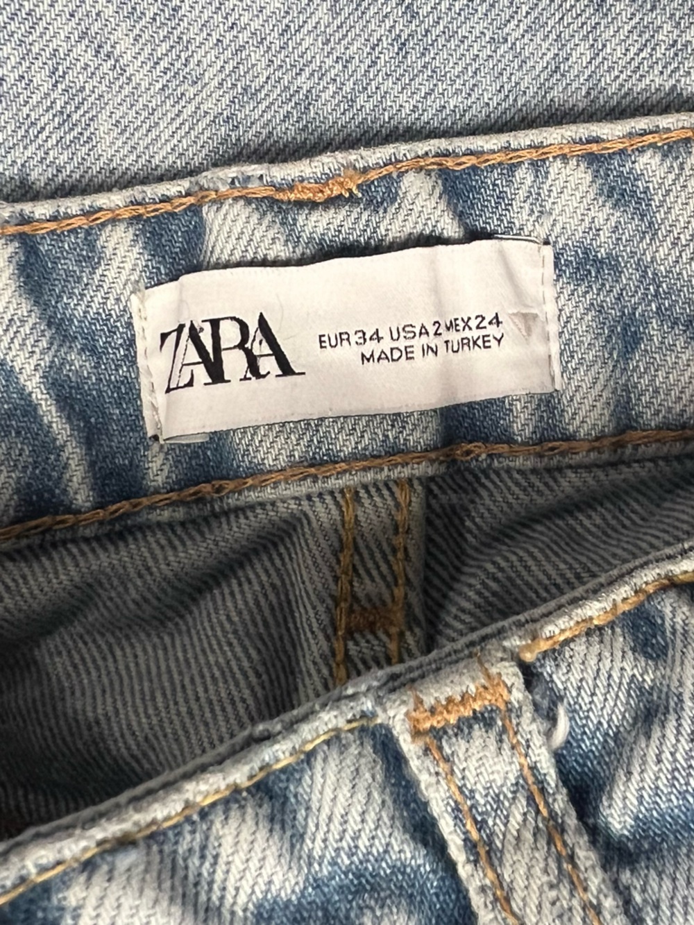 Light Blue raw hem Zara jeans - Picture 4 of 7